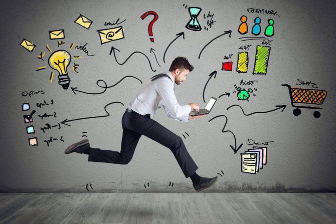 大量のタスクをこなす多忙なビジネスパーソン