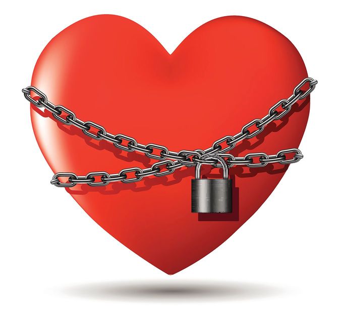 赤いハートは鎖でロックされています