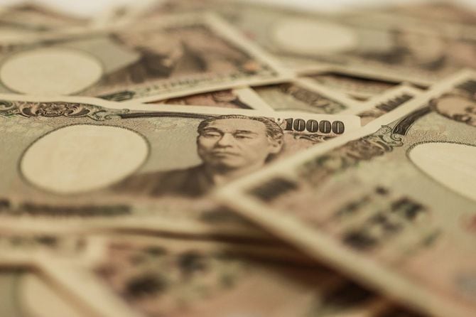 一面に一万円札