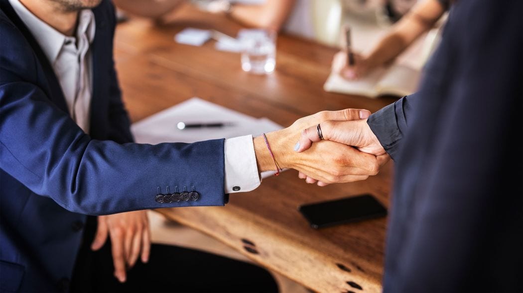 なぜ本当の実力者ほど｢派手な名刺｣を持たないのか…人との縁に恵まれる人が自然とやっている初対面の所作 自分を主張することではなく､相手にいかに好感を抱いてもらえるか