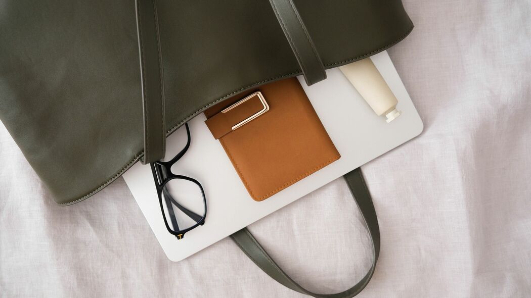 高市早苗首相の黒パンプス､購入は"意外な場所" 高支持率と｢サナ活｣ブームはいつまで続く?