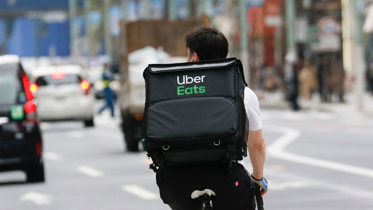ベテラン配達員が解説 ウーバーイーツの自転車が危険運転をつづける裏事情 配達員が受ける より早く の重圧 president online プレジデントオンライン