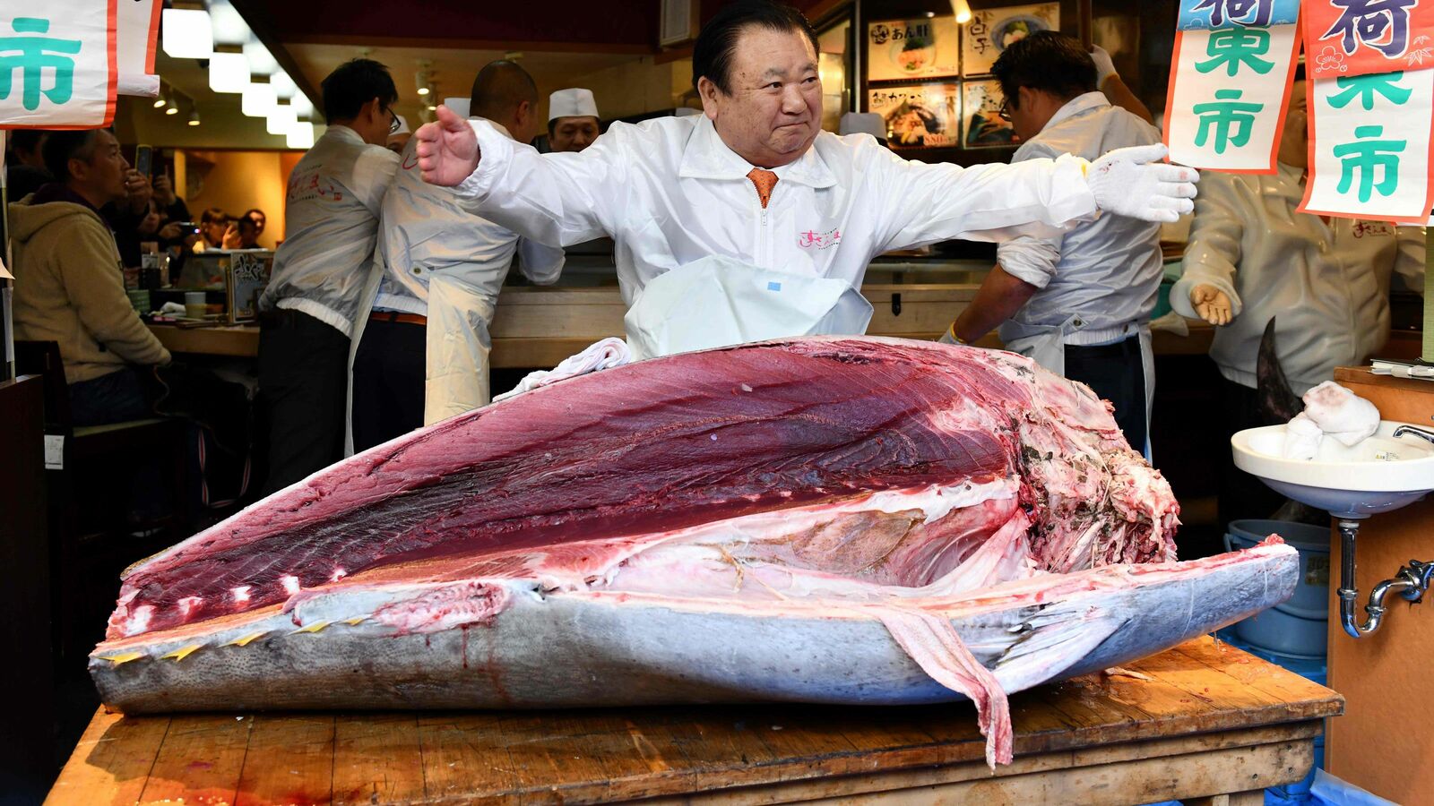 ｢お前らを漁師に戻す｣ソマリアの海賊をあっという間に消滅させた"すしざんまい社長"の声かけ 年300件の海賊行為が一気に消滅