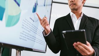 そりゃ念入りにプレゼンを用意しても伝わらないわ…｢人は見た目が9割｣の"見た目"の本当の意味
