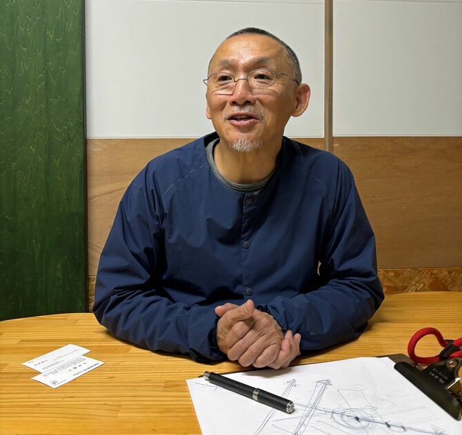 医師の萬田緑平さん、群馬県前橋市の萬田診療所にて