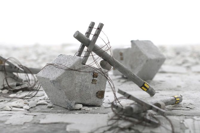 災害で壊れた街並みのジオラマ風景