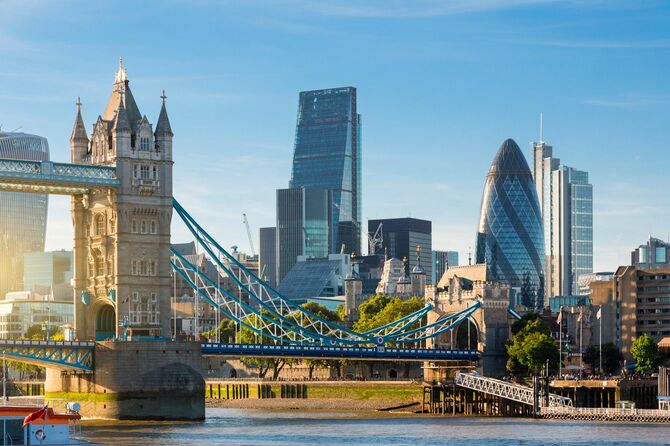 金融街、ロンドンのタワーブリッジ 