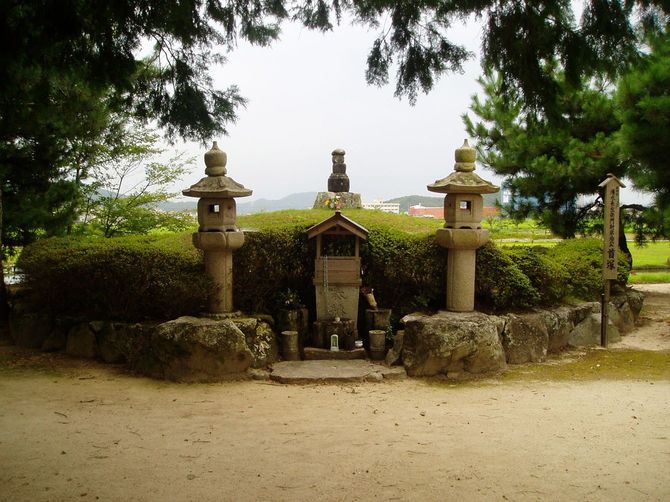 清水宗治公 首塚(岡山県岡山市)