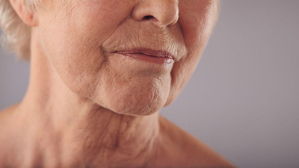 口を開けても｢のどちんこ｣が見えない人は要注意…顔や首の｢シワ｣や｢肩こり｣を悪化させる意外な要因 現代人は衰えがちな｢舌の力｣の重要性