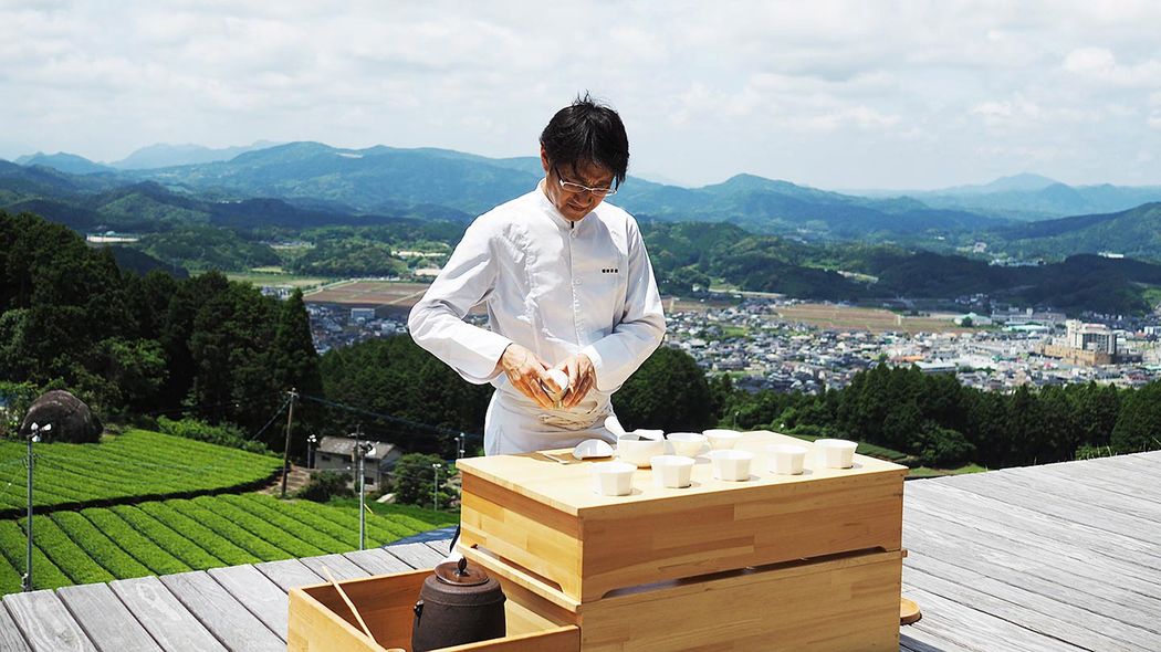 タダ同然のお茶を｢1杯5000円｣で売り出し大逆転…佐賀･嬉野の茶農家が"薄利多売"をやめて起きたこと アルバイトをしなければ妻子を養えなかったのに…