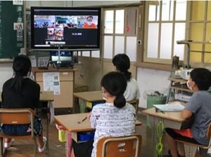 庄子さんのクラスとつないだ授業中の、鹿児島県の学校側の様子（写真＝本人提供）