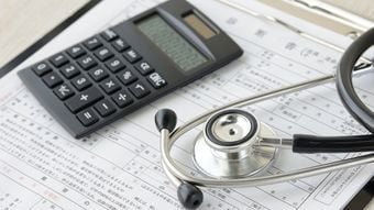 要介護度で支給限度額は月5万～36万円と大きく異なる…要介護認定を下げないため訪問調査を受けるべき時間帯