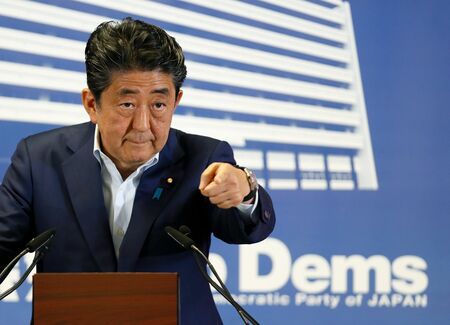 家庭内に押し込まれる子育て 介護 Dv 虐待問題 安倍政権と保守派の 24条改憲 の狙いは何か 2020 01 08 18 30 サイゾーウーマン