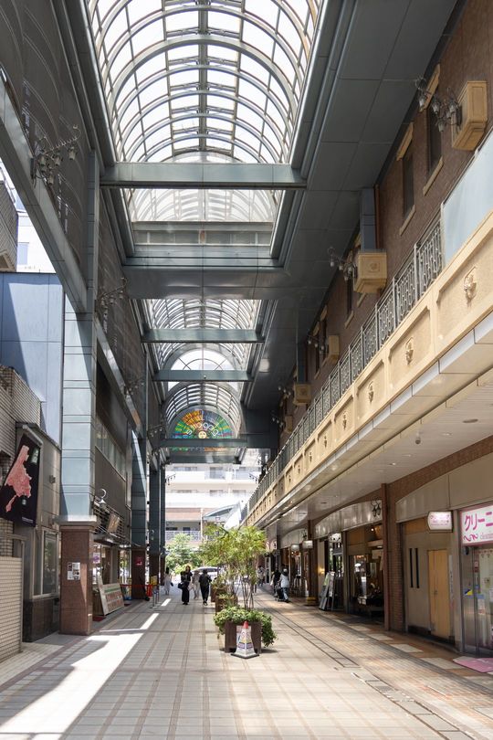 芦屋駅前にある商業施設「ラポルテ」にあるアーケード状の通路