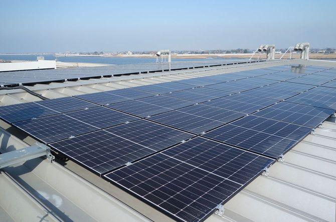 太陽光発電設備を設置した生産拠点（九州化工株式会社）