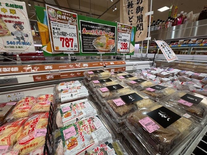 エブリイ店舗の吾一ラーメンセット陳列風景