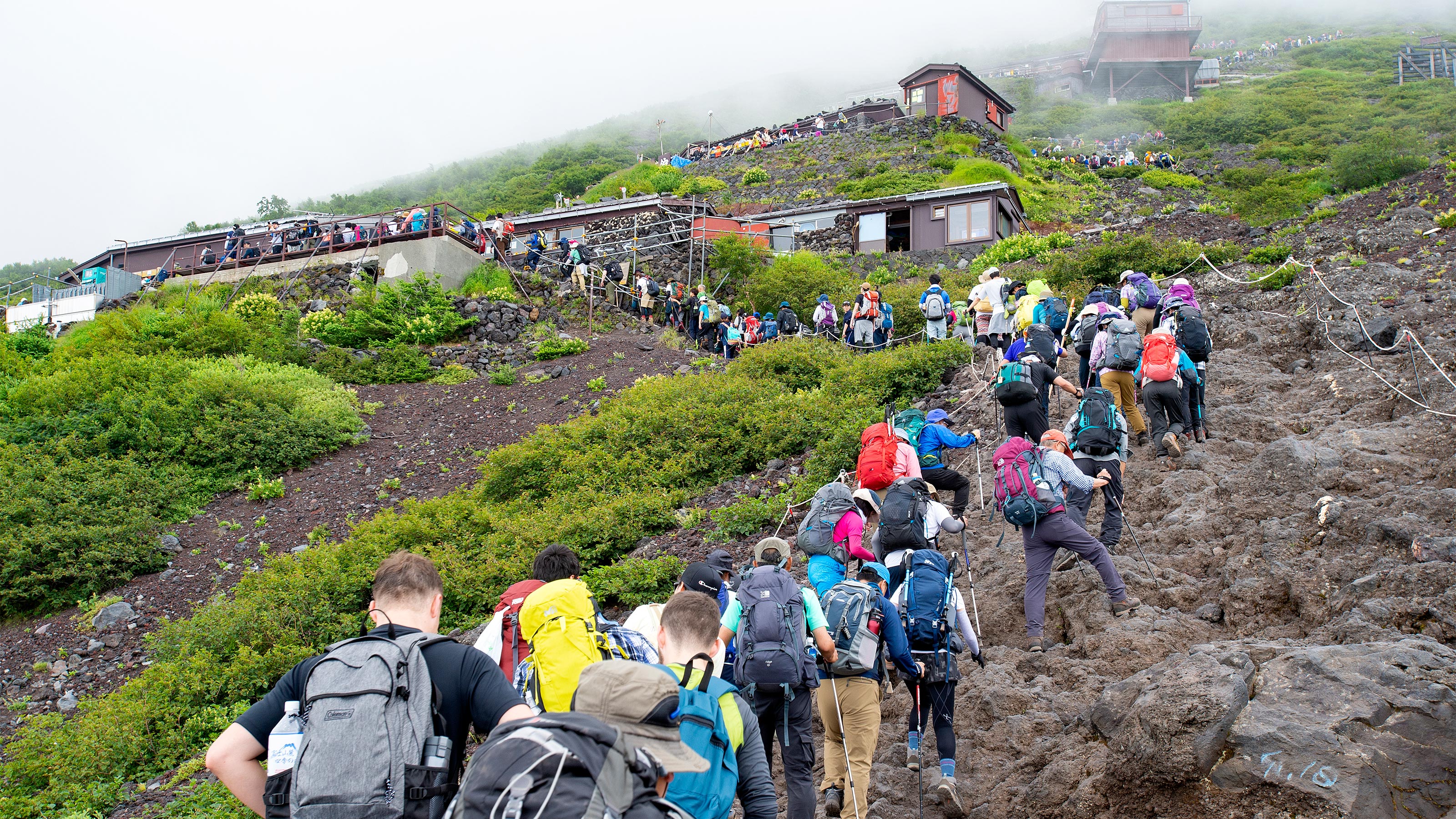 富士山 スニーカー でも 大丈夫