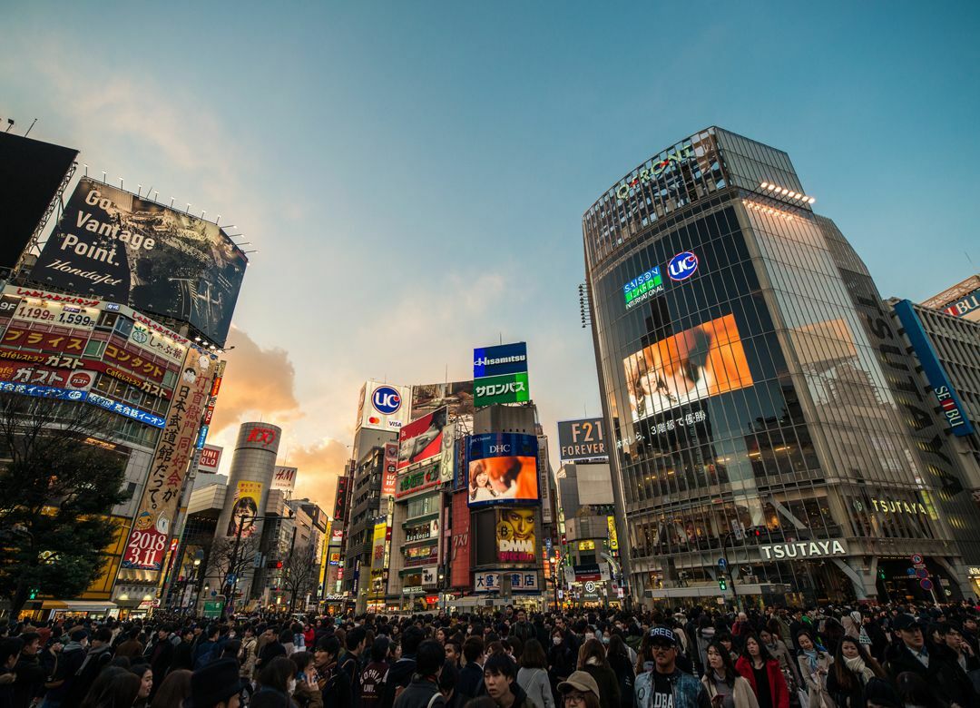 自治体が街中に"ブロンズ像"を増やすワケ  ふるさと納税が何に使われているか