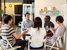 習うより、慣れろ！ 気負わず話せる「英会話カフェ＆スクール」