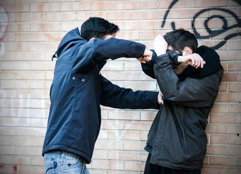 路上喫煙者に"顔面パンチ"した男の末路