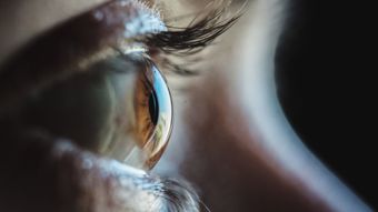 ブルーライトカットはほぼ無意味だった…｢目の老化｣を防ぐ7つの習慣