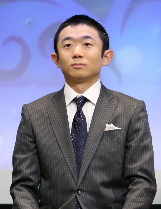 松前道廣を怪演する、えなりかずき。ドラマ「恋なんて贅沢が私に落ちてくるのだろうか?」の完成披露試写会にて、2012年3月8日