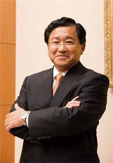 <strong>三菱ケミカルホールディングス社長 小林喜光</strong>●1971年、東京大学大学院相関理化学修士課程修了後ヘブライ大学物理化学科、ピサ大学化学科留学。74年、三菱化成工業(現三菱化学)入社。2003年三菱化学執行役員、06年三菱ケミカルホールディングス取締役、07年社長。