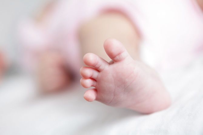 赤ちゃんの足