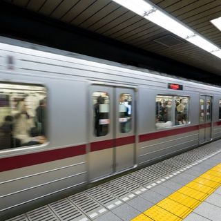 階段を駆け上がる人ほど駆け込み乗車する心理 下り階段は駆け込み衝動が制される President Online プレジデントオンライン