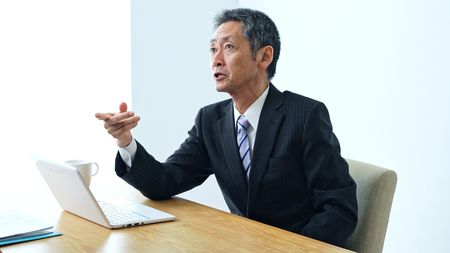 武勇伝がすさまじい面倒なシニア社員 の口数をやんわり減らす あるひと言 70歳定年法で出現する厄介な問題 President Online プレジデントオンライン