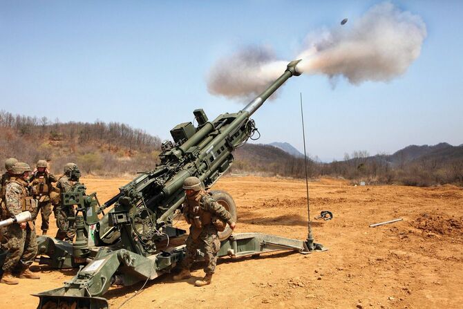 アメリカは「M777」155ミリ榴弾砲と砲弾をウクライナに供与している