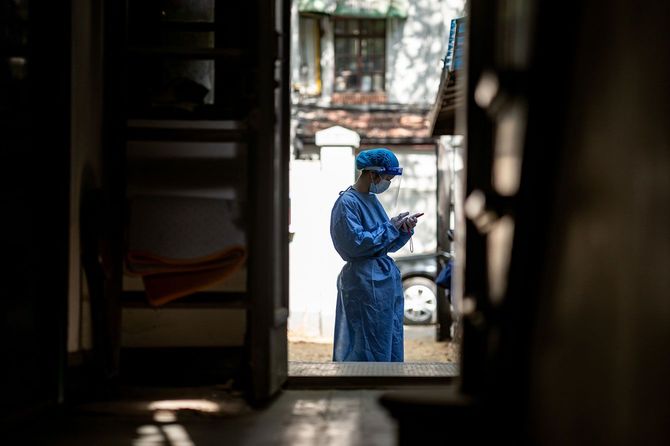 ロックダウン中の中国・上海の看護師