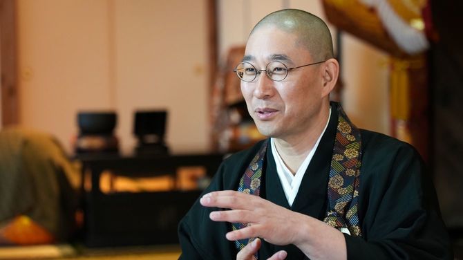 YouTubeで老若男女の人生相談に乗っている大愚和尚