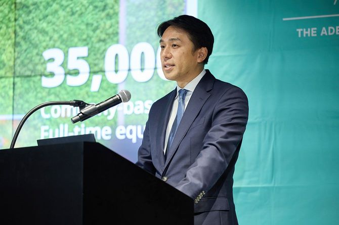 平野健二（ひらの・けんじ）　アデコ株式会社代表取締役社長 2004年にアデコ株式会社入社。2018年に同社執行役員ジェネラル・スタッフィングCOOに就任。2022年10月、同社取締役兼Adecco Chief Operating Officerに就任。人財派遣事業およびアウトソーシング事業のブランドであるAdeccoの日本における責任者として、様々な新規事業の立ち上げ、リスキリングの推進、アウトソーシング事業の拡大等を指揮する。2024年4月から現職。