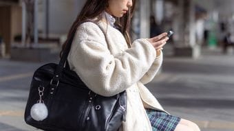 役に立たないことを愛してほしい…｢スマホの奴隷｣になった女子高生の娘にエンジニアの父がそう語った理由