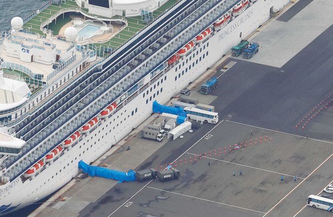 新型コロナウイルス感染拡大の象徴となってしまったダイヤモンド・プリンセス号。市中感染が広がる恐れのある今、試されているのは私たちの気の持ちようだ。