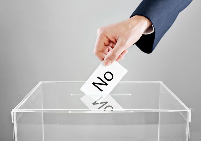 NOと書いた投票用紙