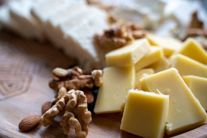 クルミ、チェダーチーズ、アーモンド