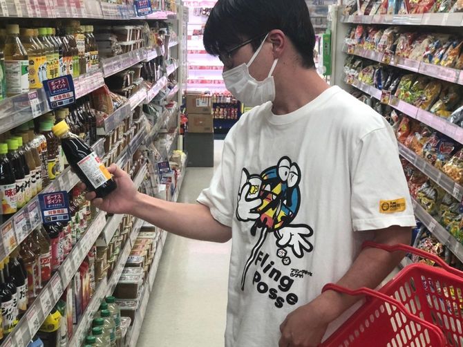 ポン酢を選ぶふみくん