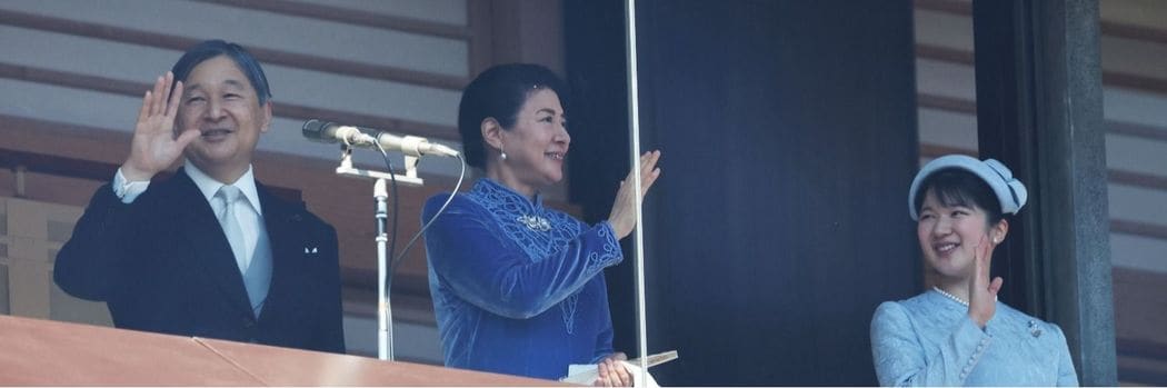 愛子さまは｢ブラックのロングコート&ジュエリー｣喪服姿で堂々と…天皇陛下が語られた愛子さまの"驚きの変化"