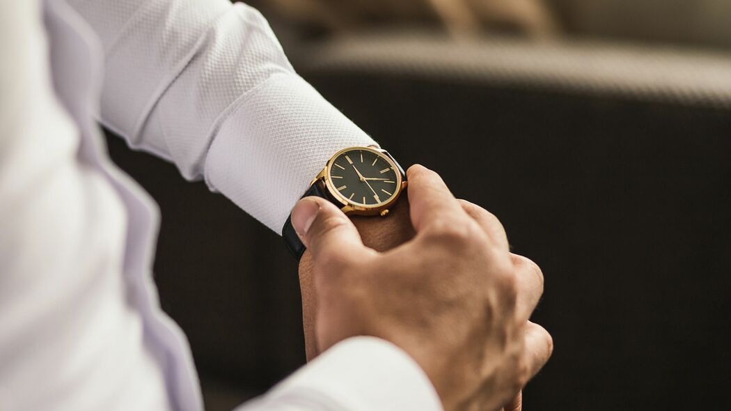 仕事のデキない人ほど身に着けている…商談の場では｢マナー上､避けたほうがいい｣時計の種類