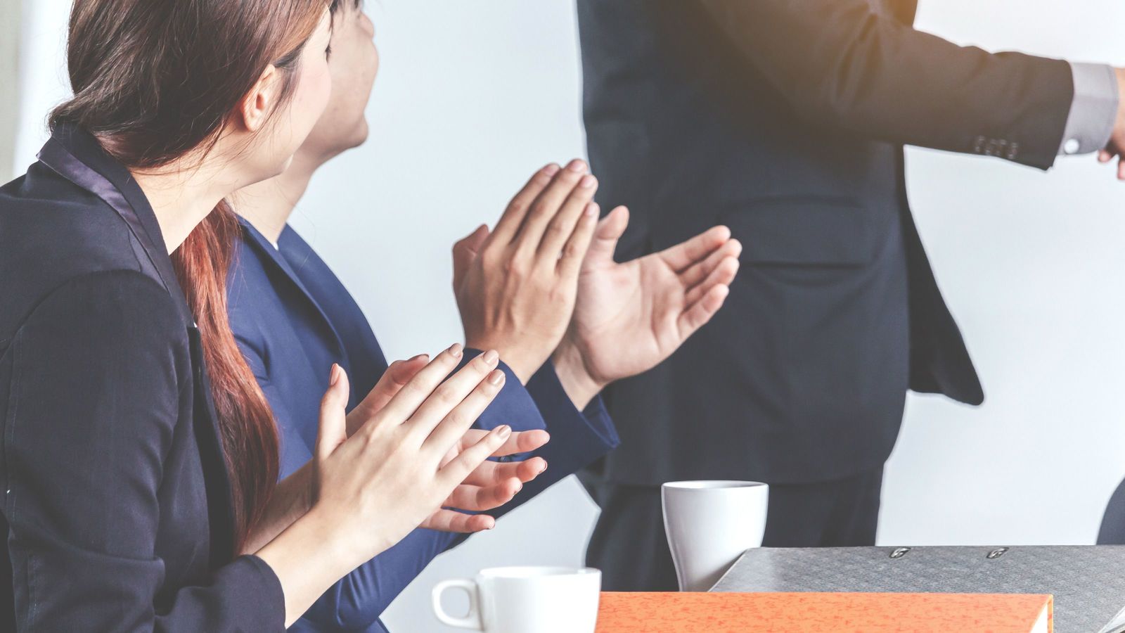 天気でも､趣味でも､仕事の話でもない…仕事ができる一流が｢最初の10分｣に話す"人に好かれる"雑談の中身 距離を縮め､場も盛り上がる鉄板のネタ
