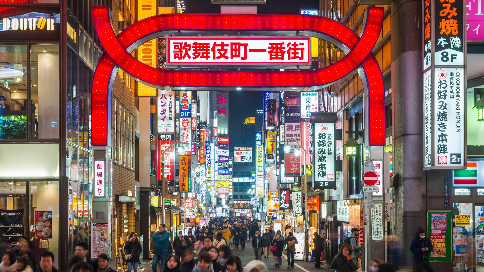 なぜ｢ぼったくりバー｣は歌舞伎町に点在するのか…｢客からカネを巻き上げる｣だけでない､経営者の本当の目的 1000万円のシャンパンが売れる街だからこそできること
