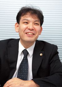 <strong>弁護士 野澤 隆</strong>●1975年、東京都大田区生まれ。都立日比谷高校、早稲田大学政治経済学部政治学科卒。弁護士秘書などを経て2008年、城南中央法律事務所を開設。