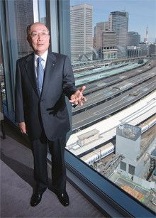 <strong>高橋 温 住友信託銀行 会長</strong>●1941年、岩手県生まれ。盛岡第一高等学校卒。65年京都大学法学部卒後、住友信託銀行へ入行。社長を経て、2005年6月から現職。「言葉が乱れると、国も社会も貧困の中に沈んでいく。正しい言葉を保つことが必要です」