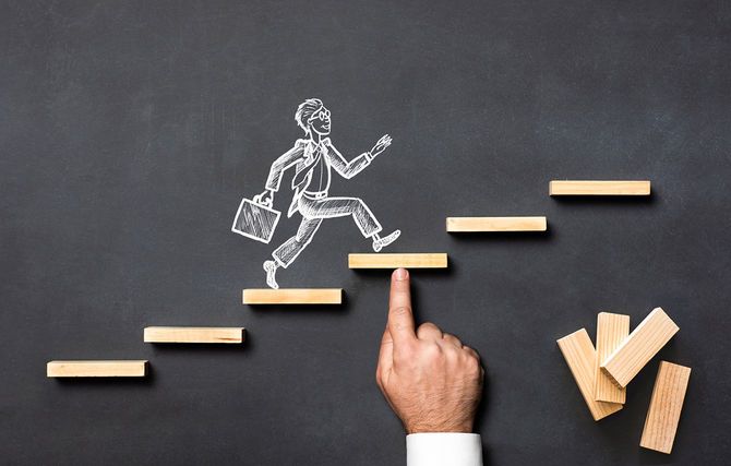 キャリア プランニングと黒板チョーク イラストを手描きでビジネス チャレンジ コンセプト