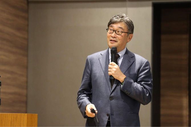 セミナーで講演する上田誠さん