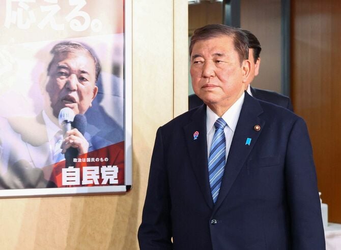 自民党本部を出る石破茂首相＝2025年4月3日午後、東京・永田町