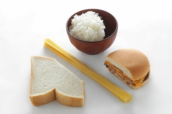 炭水化物、米、ラーメン、パン、パスタなどを減らす