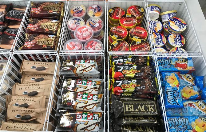 冬場には期間限定の濃厚な味も出回る＝2020年12月